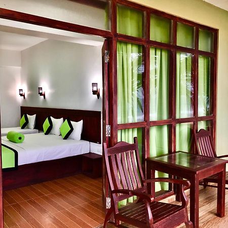 Serenade Beach Hotel Hikkaduwa Ruang foto
