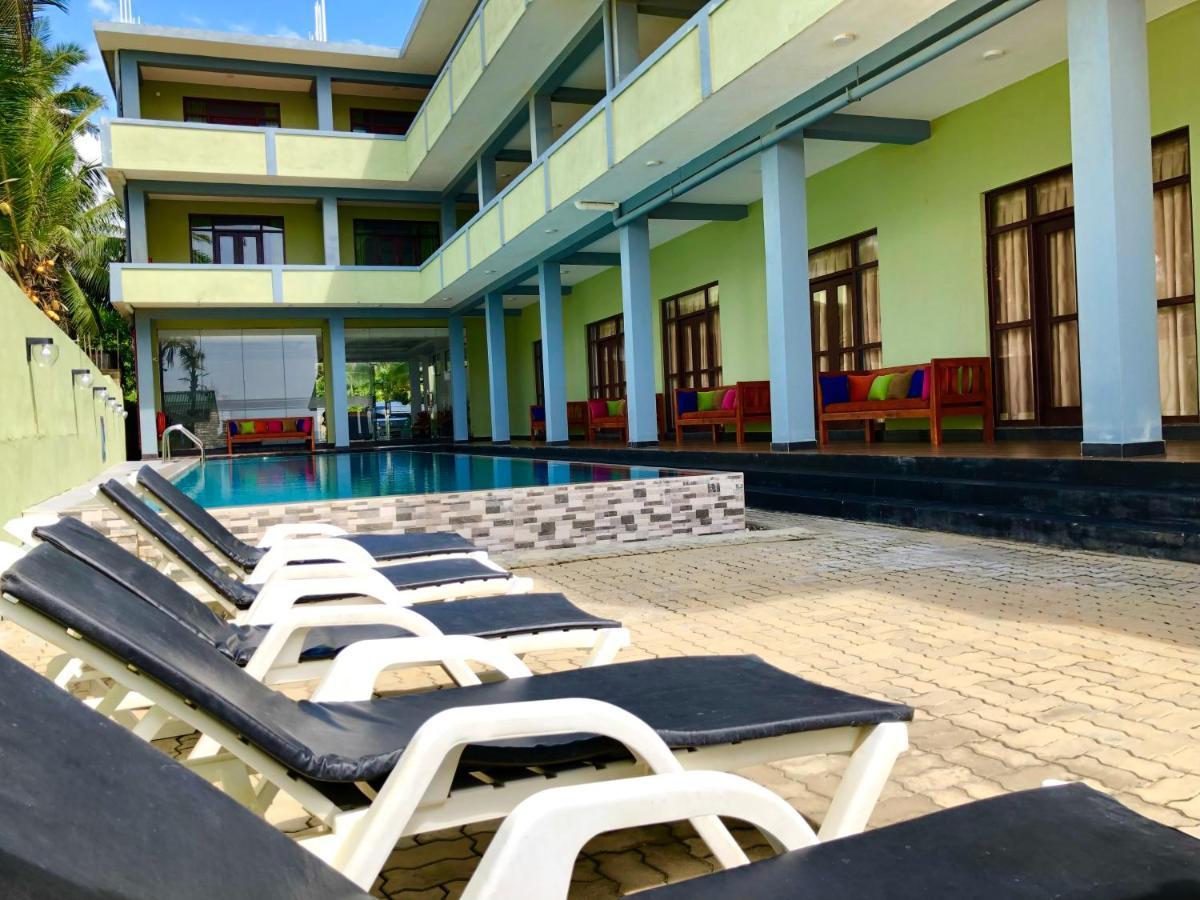 Serenade Beach Hotel Hikkaduwa Bagian luar foto
