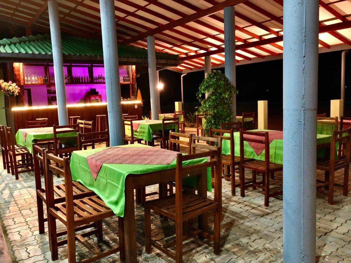 Serenade Beach Hotel Hikkaduwa Bagian luar foto