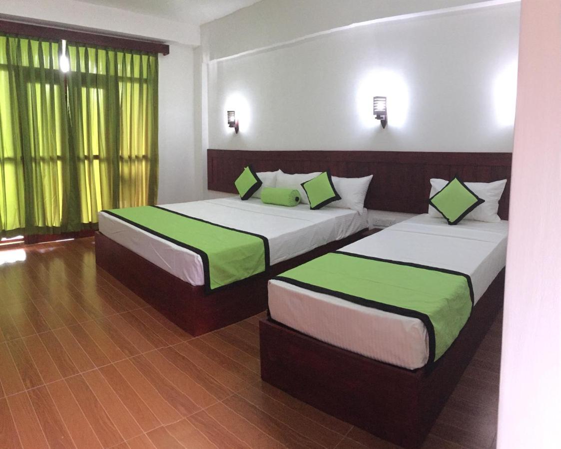 Serenade Beach Hotel Hikkaduwa Bagian luar foto