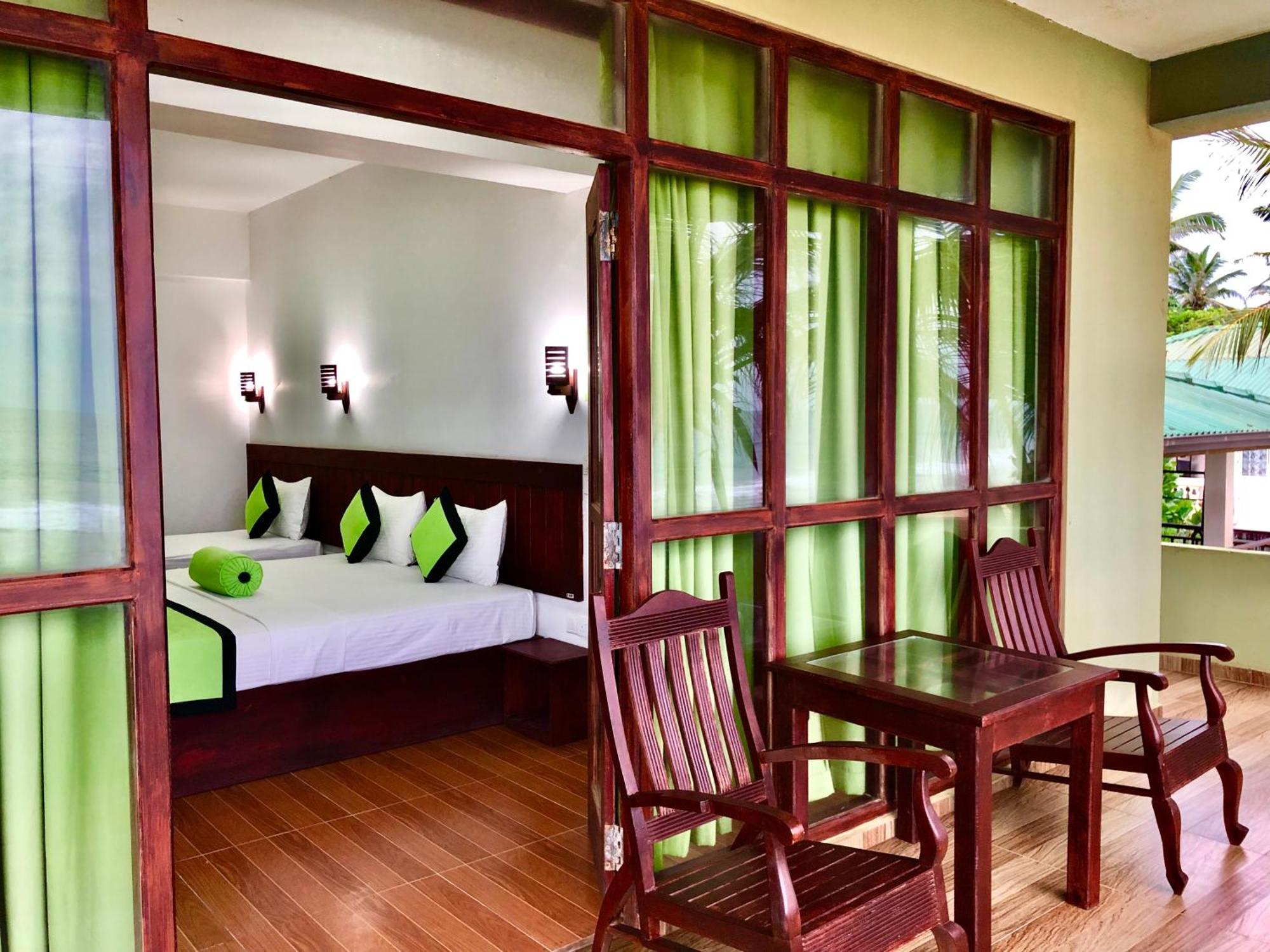 Serenade Beach Hotel Hikkaduwa Ruang foto