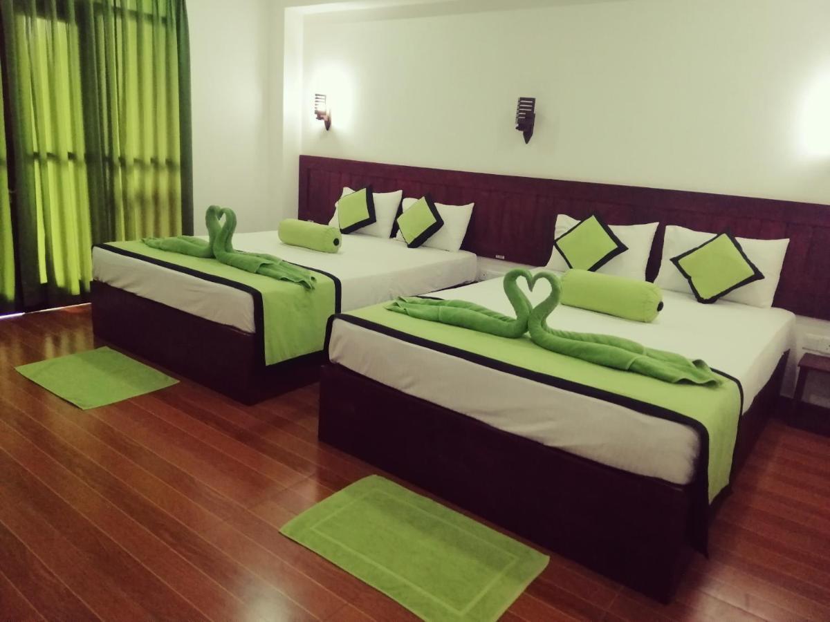 Serenade Beach Hotel Hikkaduwa Bagian luar foto