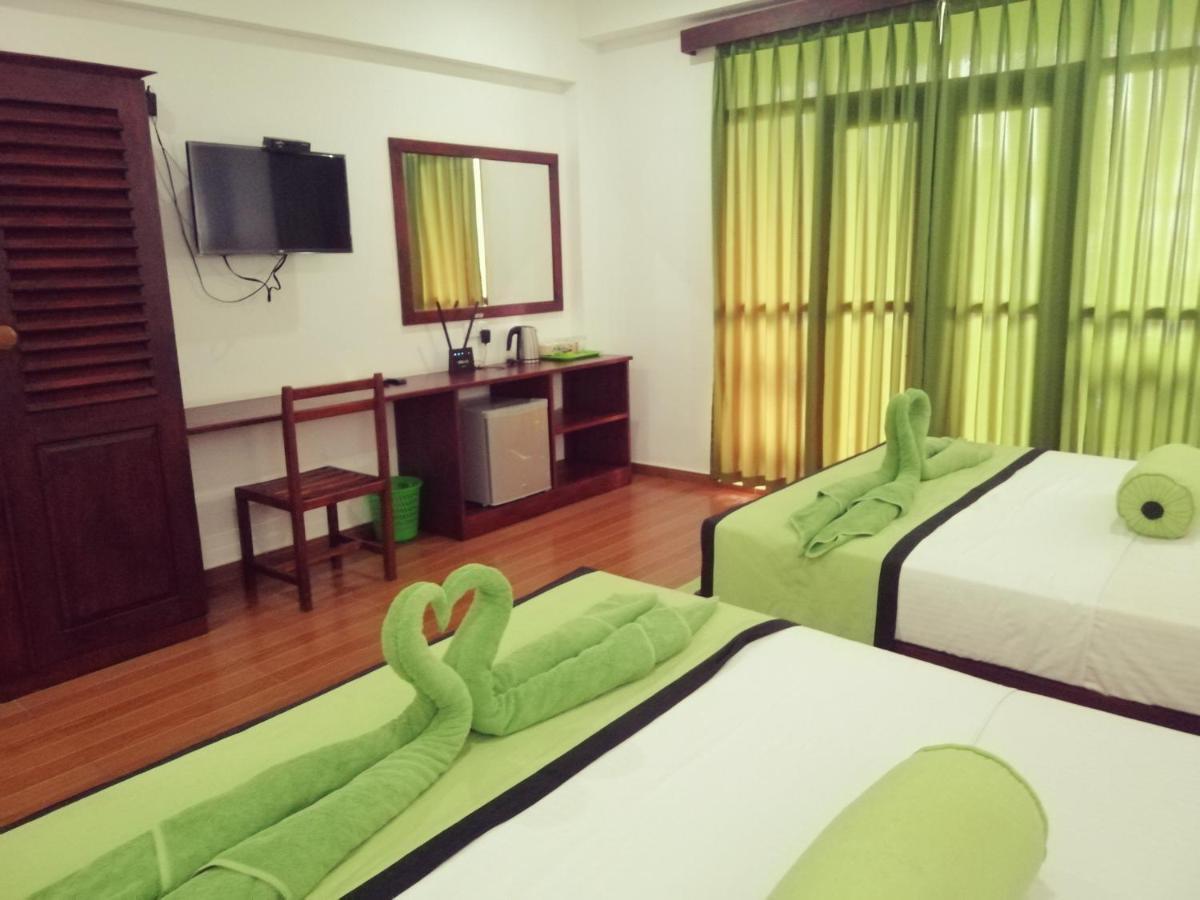 Serenade Beach Hotel Hikkaduwa Bagian luar foto