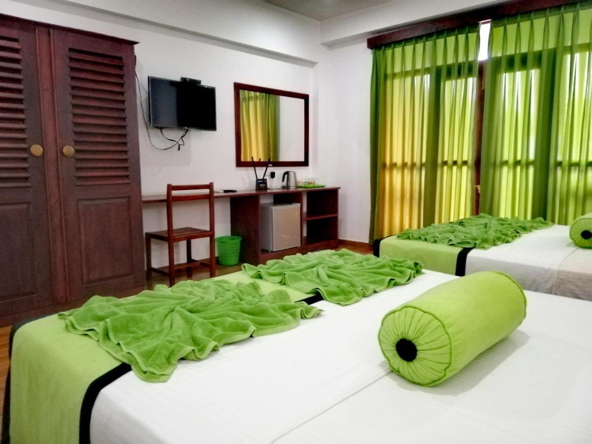 Serenade Beach Hotel Hikkaduwa Bagian luar foto