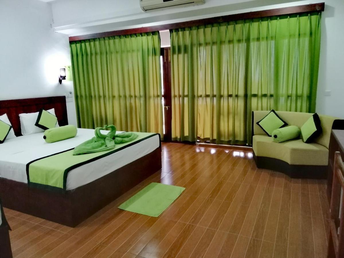 Serenade Beach Hotel Hikkaduwa Bagian luar foto